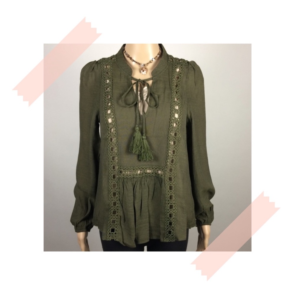 NWT Ellie & Kate Tassel-Tie Blouse 🥰